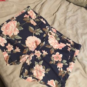 American Eagle Floral khaki shorts